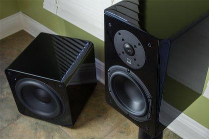 Bookshelf Speaker in Piano Gloss Black